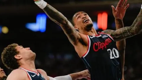 新疆男篮逆袭战冷门，激战南京同曦，赵睿将登场，央视直播同步呈现